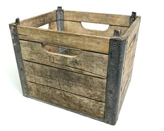 Vintage Wood and Metal Milk Crate	222313	11x15x12