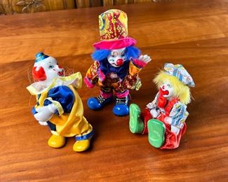 Lot of 3 Vintage Posable Porcelain Clowns	418027	7x4x2
