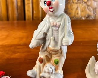 Mixed lot of 3 Porcelain Clowns 	418030	Lined up together 8x10x10