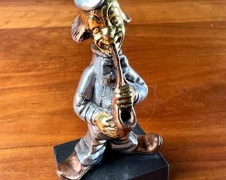 Metal Figurine of Clown Playing the Saxophone	418029	6x3x2