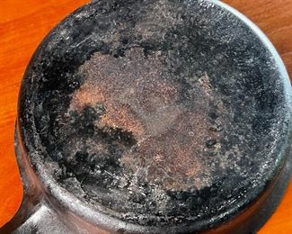 Cast Iron 8In Skillet with Lid and Wooden Handle	222228	2x9x17