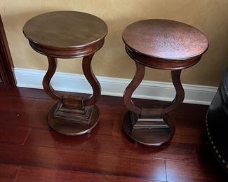 Set of 2 tables 