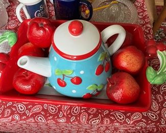 Cherries teapot & tray