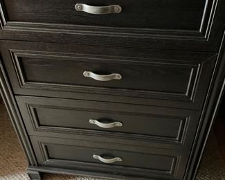 4 drawer chest