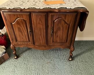 Small buffet - sides extend