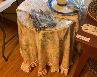 Small table & tablecloth - miscellaneous decor