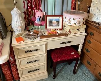Bedroom - desk &. Decor