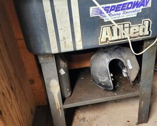 Huge Shop behind house - was a racing shop