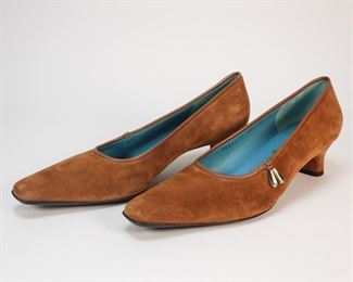 5003: Salvatore Ferragamo Sadira Suede Heels size 10