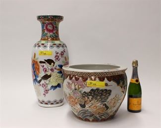 181: 2 Asian vases