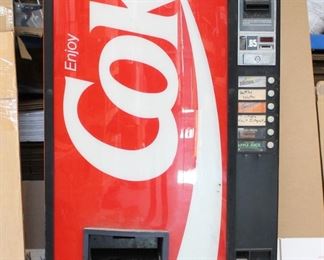 301: Coke machine, working, no key