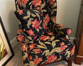 F12 $150 each. (2 available priced individually) measures 31” wide. Floor to seat is 18.5”. Floor to back is 41”. Both are in like new condition- no issues noted. 