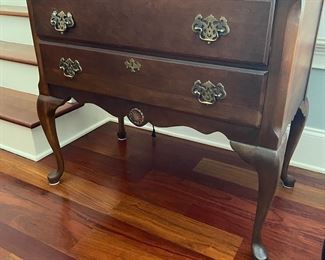 F18 - $95 measures 20” deep x 31” wide x 30” tall. Has glass cut for the top. Overall very good condition. 