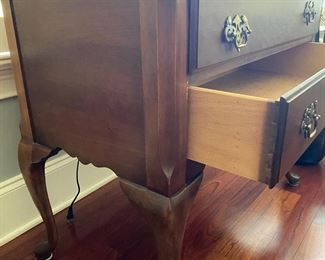 F18 - $95 measures 20” deep x 31” wide x 30” tall. Has glass cut for the top. Overall very good condition. 