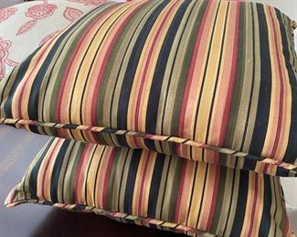 pair of throw pillows $5