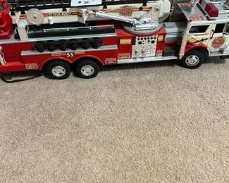 CIRCA 1988 FIRE ENGINE WITH REMOTE