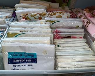 VINTAGE PACKAGED SHEETS & PILLOWCASES