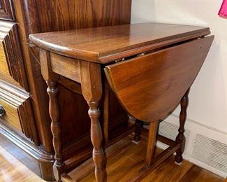 DROP LEAF SIDE TABLE