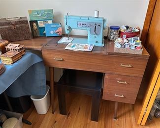 VINTAGE SINGER SEWING MACHINE, SEWING NOTIONS