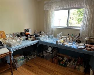 OFFICE SUPPLIES, ELECTRONICS, KNICKKNACKS