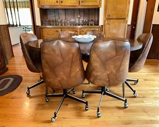 VINTAGE FORMICA TABLE W/3 LEAFS & 6 CHAIRS ON CASTERS