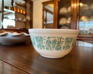 VINTAGE PYREX BOWL
