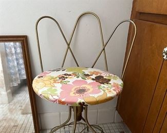 VINTAGE VANITY CHAIR
