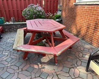 PICNIC TABLE
