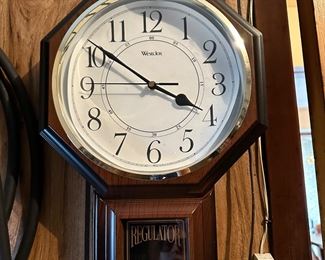 REGULATOR CLOCK