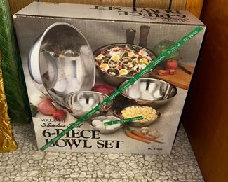 STAINLESS BOWL SET