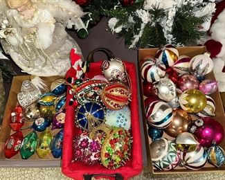 VINTAGE ORNAMENTS 