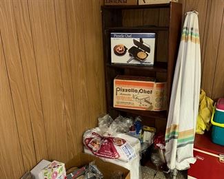 KITCHENWARE, PAPER GOODS