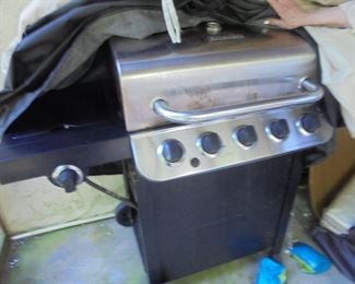 Char-Broil grill w/cover