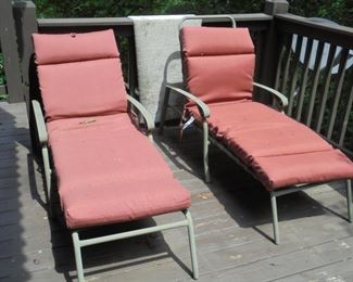 Pair matching patio lounge chairs