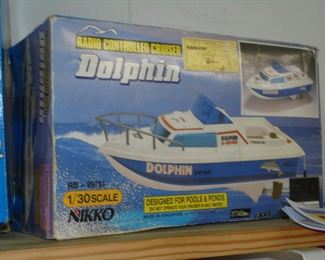 R/C Dolphin boat