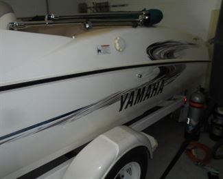 2003 LS Yamaha Jet boat/270 HP /21 FT /twin inboard jet motors/ fuel injection/ 7 passenger/ vinyl interior with no holes, tears, or scrapes/ factory CD player/ runs great.
