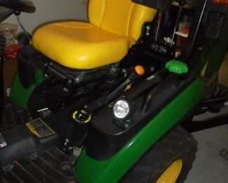 John Deere tractor - 1025R/ 68 total hours/ factory front end loader/ factory back hoe with stabilizers/ 2019.