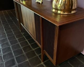 RCA Victor MCM Stereo / Turntable Console