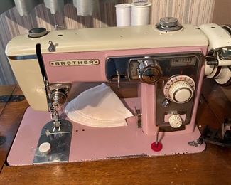 Pink sewing machine! 😍