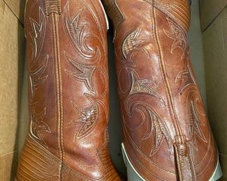 Vintage Dingo boots size 6