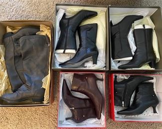 NEW boots size 6