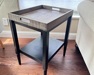 Side Table w/Removeable Tray
