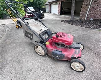 Toro Recycler 22" Front Drive Self-Propelled Lawn Mower
