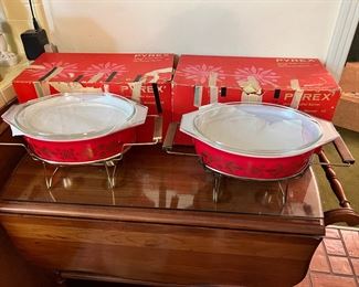 1 Original Pyrex GOLDEN POINSETTIA CASSEROLE LID & WARMER STAND Original Box (1 is still left, 1 Sold)