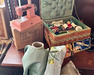 Singer Sewing Machine & Sewing Notions, Childs Pink Sewing Master Sewing Machine