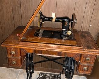 Davis, Trundle Sewing machine 