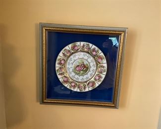 UNIQUE FRAMED COLLECTIBLES 