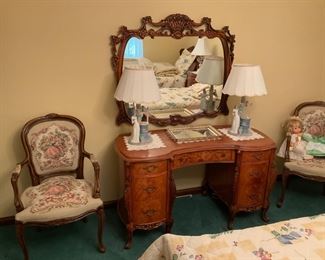 BEAUTIFUL 1940S BEDROOM SET. 
