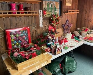 HOLIDAYS COLLECTIBLES 