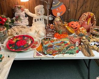 HALLOWEEN COLLECTIBLES 